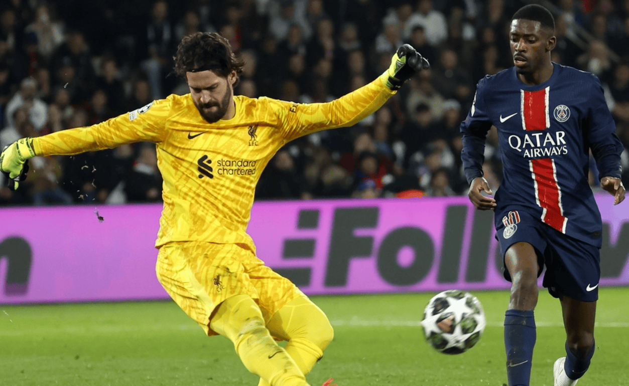 爱游戏入口app - 德罗巴在巴黎圣日耳曼比赛中绝杀，问鼎冠军引发热议！