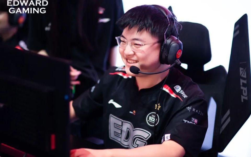 爱游戏官网下载 - Uzi在巴塞罗那比赛中赛况扑朔迷离，赛况扑朔迷离引发热议！